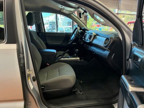 Used 2016 Toyota Tacoma SR5 w/ SR5 Appearance Package (SN) image 23