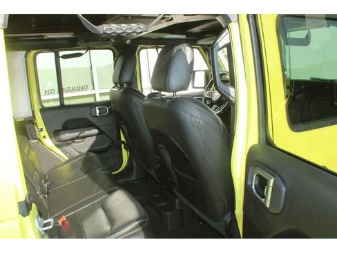 Used 2022 Jeep Wrangler Unlimited Sahara image 12