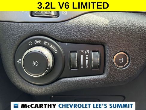 Used 2019 Jeep Cherokee Limited AWD/4WD image 12