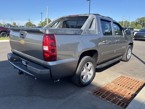 Used 2012 Chevrolet Avalanche LT RWD image 6