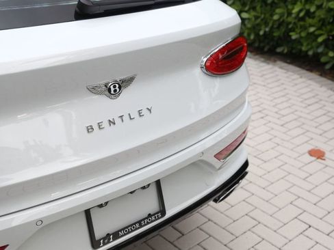 Used 2021 Bentley Bentayga image 20