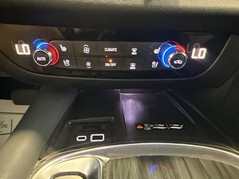 Used 2024 Buick Enclave Premium AWD/4WD image 21