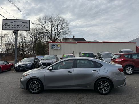 Used 2022 Kia Forte LXS image 4