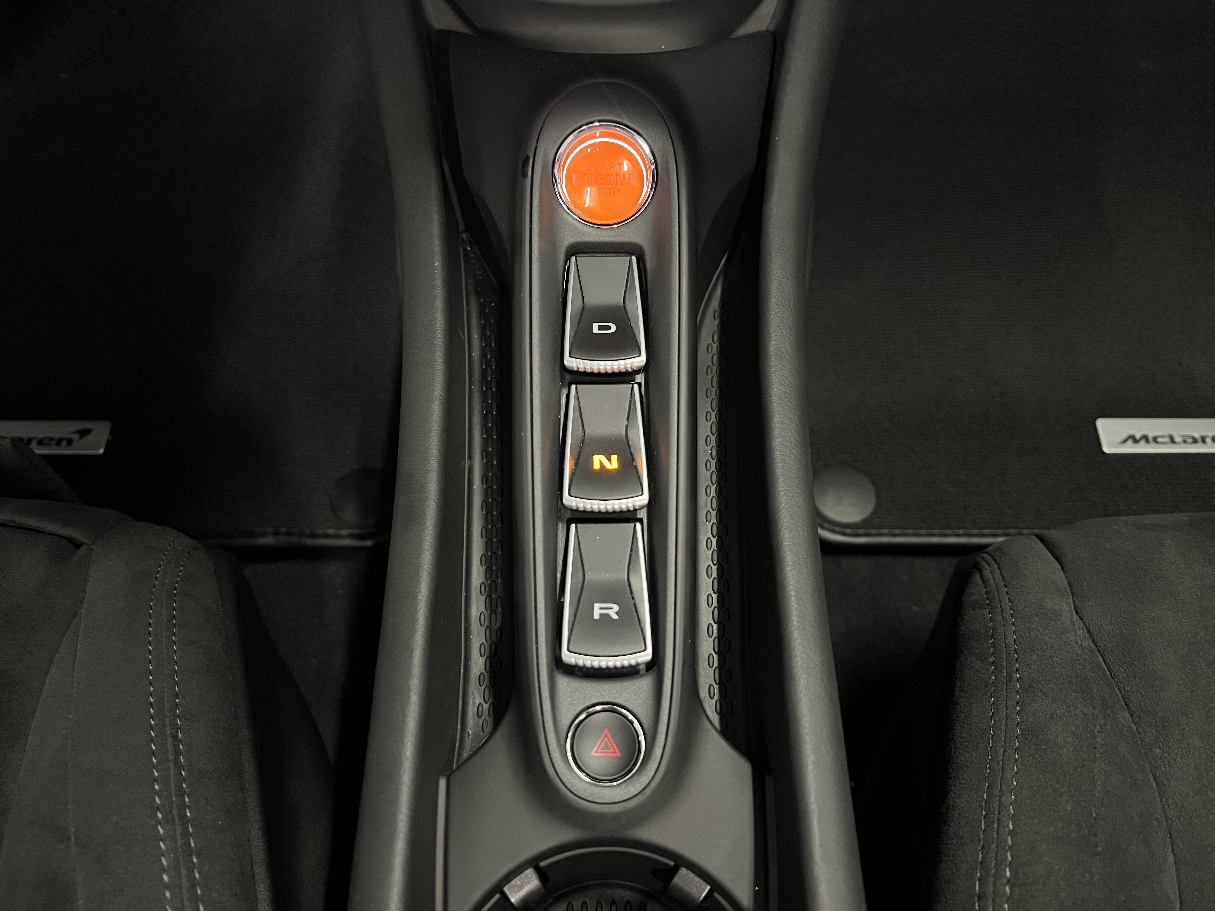 Used 2025 McLaren Artura Spider RWD image 24