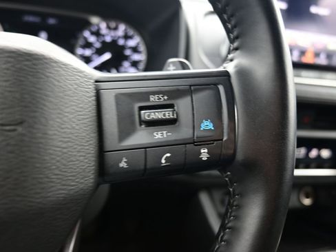 Used 2025 Nissan Rogue SV image 12