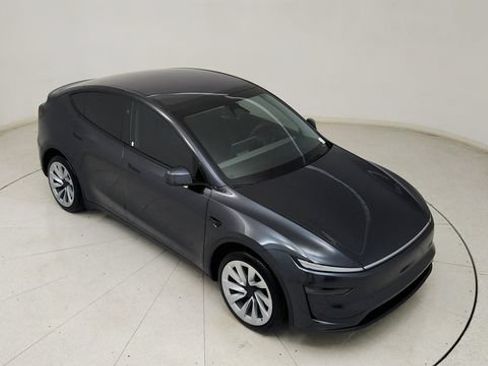 Used 2026 Tesla Model Y Long Range RWD image 21