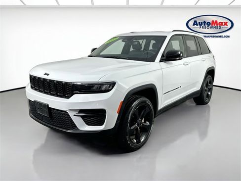 Used 2023 Jeep Grand Cherokee Altitude image 5