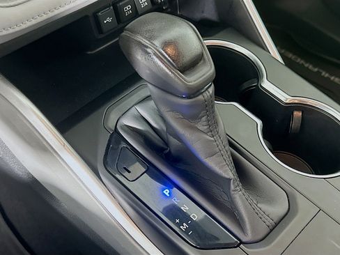 Used 2020 Toyota Highlander L image 24