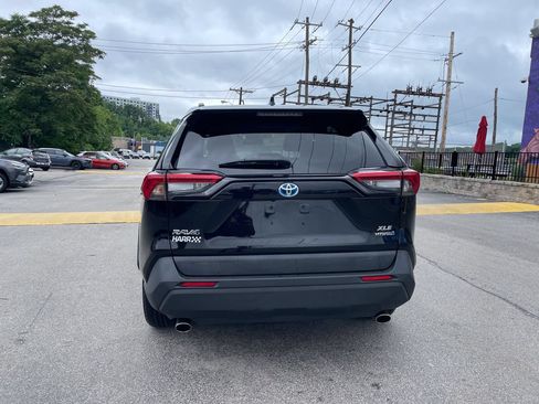 Used 2021 Toyota RAV4 XLE w/ Convenience Package AWD/4WD image 4