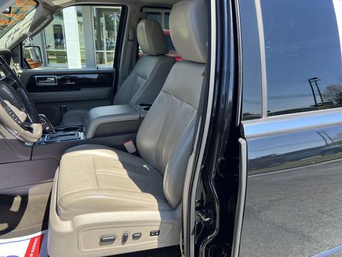 Used 2015 Lincoln Navigator 4WD image 12