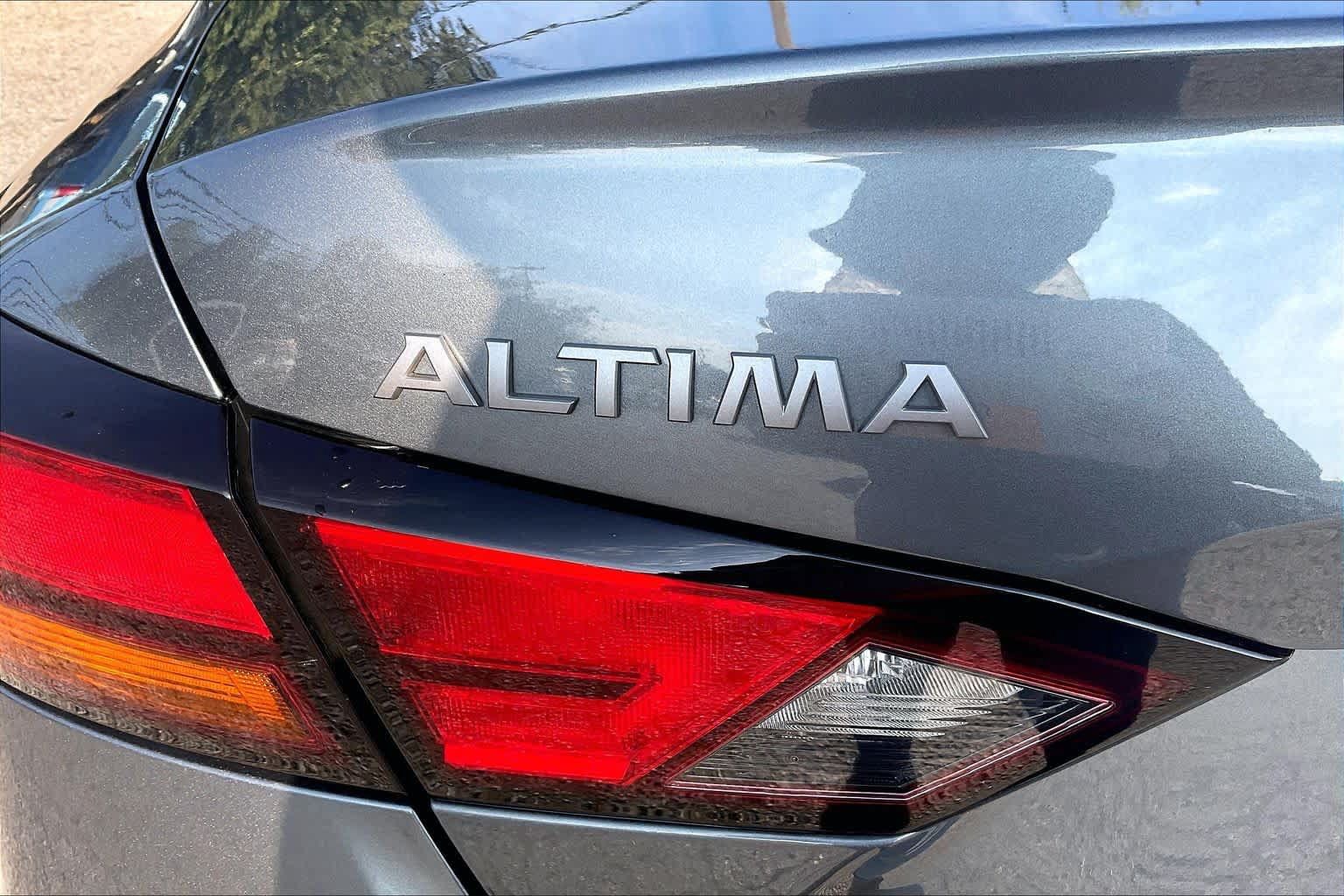Used 2025 Nissan Altima 2.5 SV FWD image 10