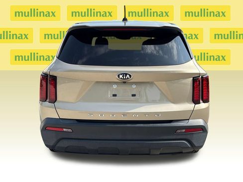 Used 2021 Kia Sorento LX FWD image 8