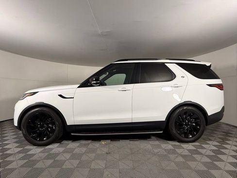 Used 2025 Land Rover Discovery S image 3