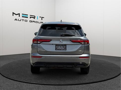 Used 2023 Mitsubishi Outlander SE Black Edition FWD image 8