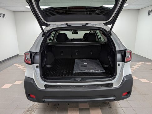 Used 2025 Subaru Outback Premium image 11