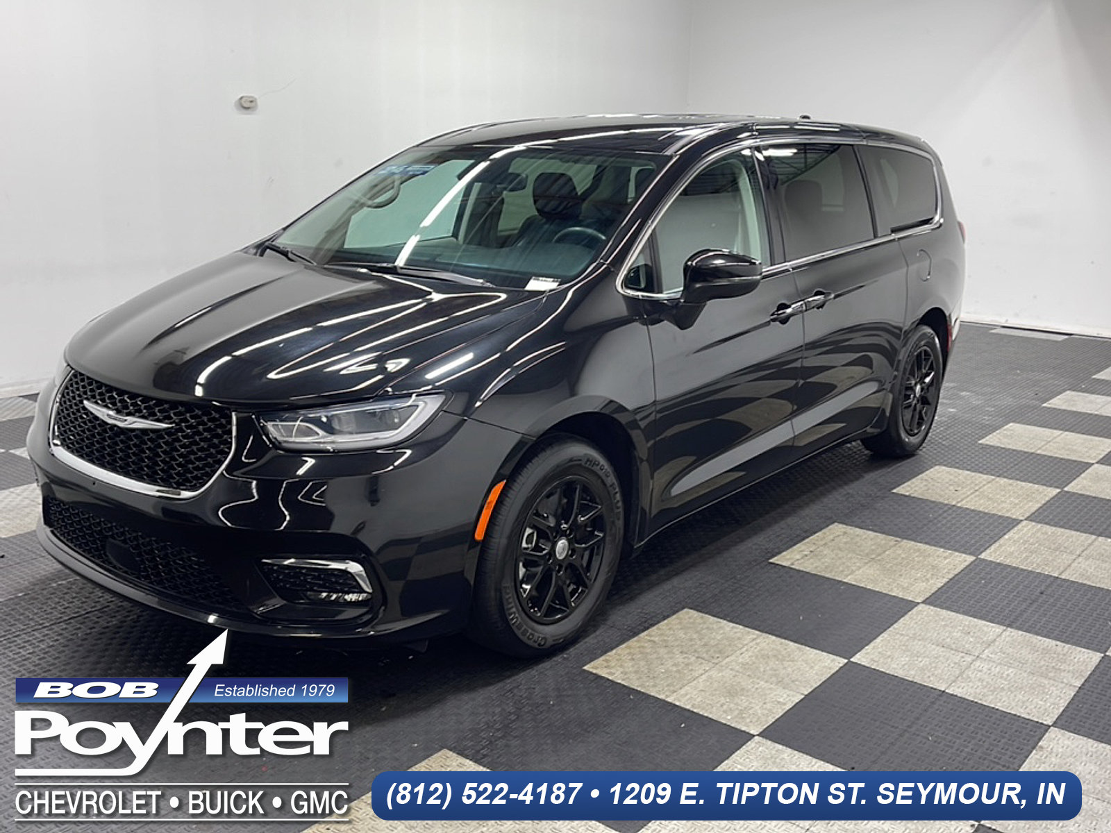 Used 2023 Chrysler Pacifica Touring-L FWD image 1