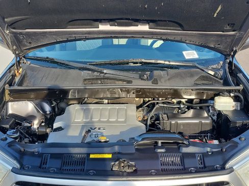 Used 2013 Toyota Highlander 4WD w/ Cold Weather Pkg image 30