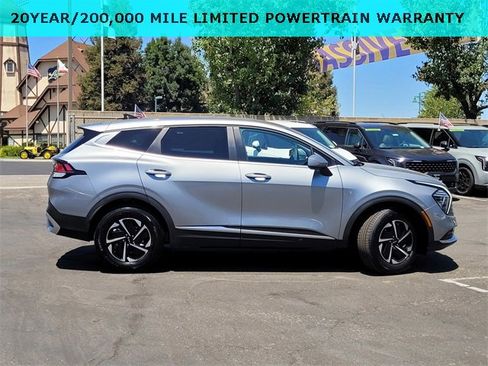 New 2025 Kia Sportage LX image 3