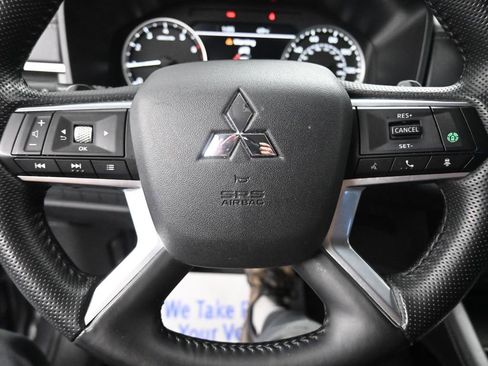 Used 2024 Mitsubishi Outlander SE image 37