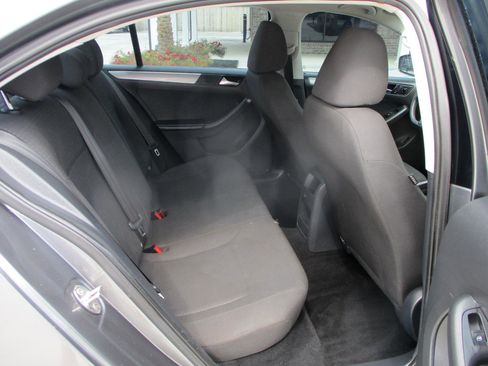 Used 2016 Volkswagen Jetta SE FWD image 13