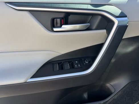 Used 2025 Toyota RAV4 XLE AWD/4WD image 22