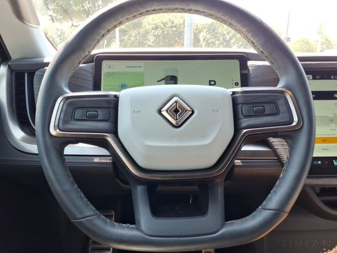 Used 2024 Rivian R1S Adventure AWD/4WD image 40