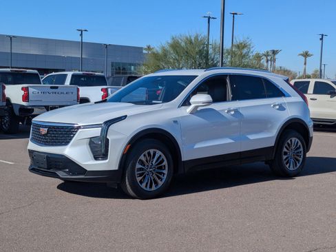 Certified 2024 Cadillac XT4 Premium Luxury image 2