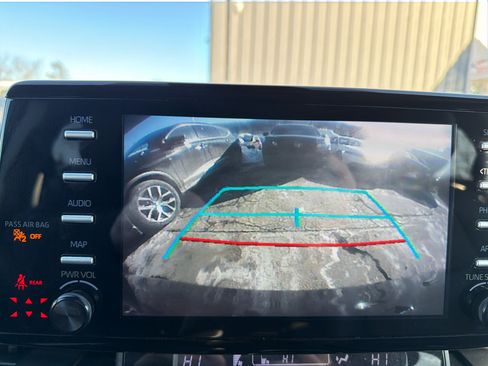 Used 2022 Toyota Sienna LE image 30