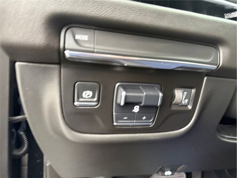 Used 2025 Cadillac Escalade ESV Premium Luxury image 29