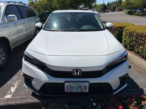 Used 2024 Honda Civic EX image 2
