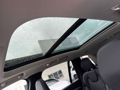 Used 2025 Volvo XC90 B5 Core image 24