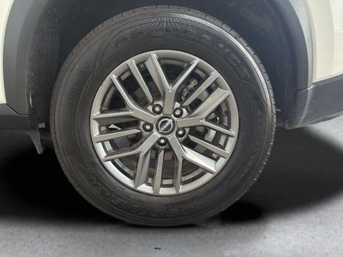 Used 2023 Nissan Rogue S AWD/4WD image 25