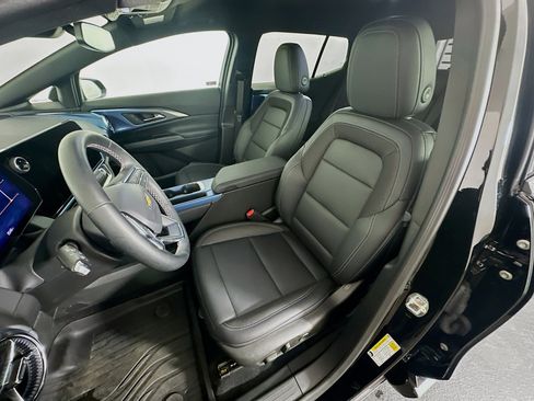 Used 2025 Chevrolet Equinox EV LT FWD image 13