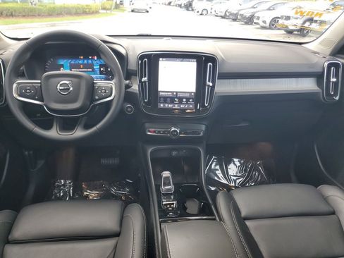 Certified 2025 Volvo XC40 B5 Plus AWD/4WD image 14
