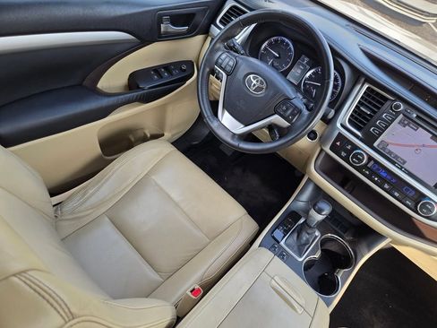 Used 2015 Toyota Highlander XLE FWD image 16