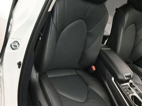 Used 2026 Toyota Highlander Limited image 17