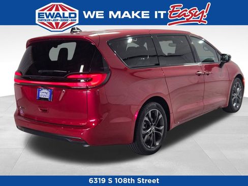 New 2026 Chrysler Pacifica Select image 22