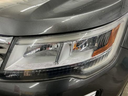 Used 2018 Ford Explorer XLT image 17