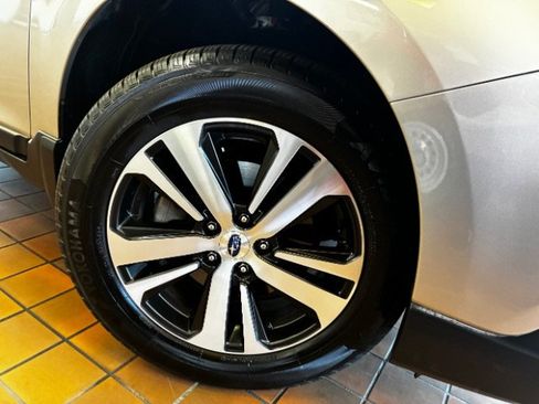 Used 2018 Subaru Outback 2.5i Limited AWD/4WD image 21