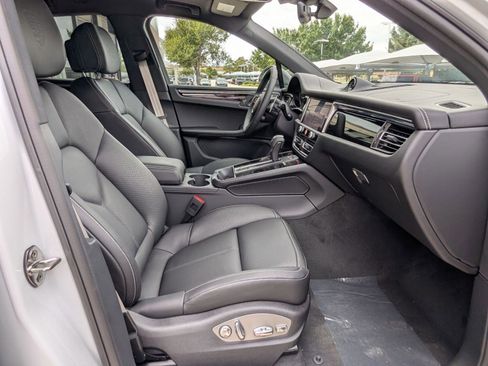 New 2026 Porsche Macan image 25
