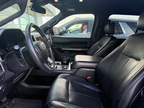 Used 2018 Ford Expedition XLT w/ Equipment Group 202A AWD/4WD image 9