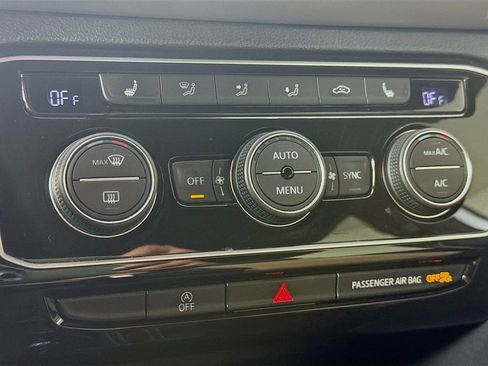 Used 2022 Volkswagen Atlas Cross Sport SE FWD image 17