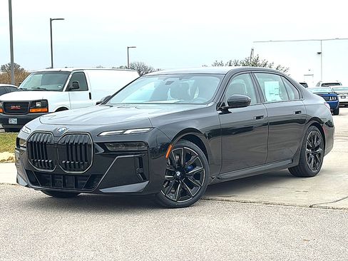 New 2026 BMW 740i RWD image 2