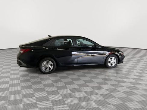 Used 2026 Hyundai Elantra SE FWD image 11