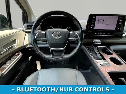 Used 2024 Toyota Sienna XLE AWD/4WD image 8