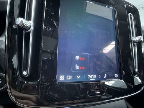 Used 2024 Volvo XC40 B5 Plus w/ Protection Package Premier image 11