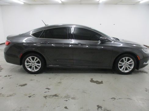 Used 2017 Chrysler 200 Limited w/ Convenience Group FWD image 8