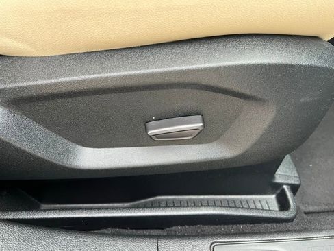 Used 2022 Ford Edge SEL image 16