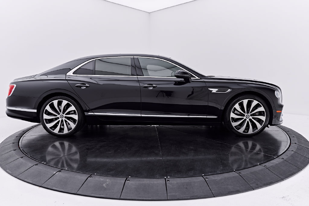 Used 2022 Bentley Flying Spur V8 AWD/4WD image 13
