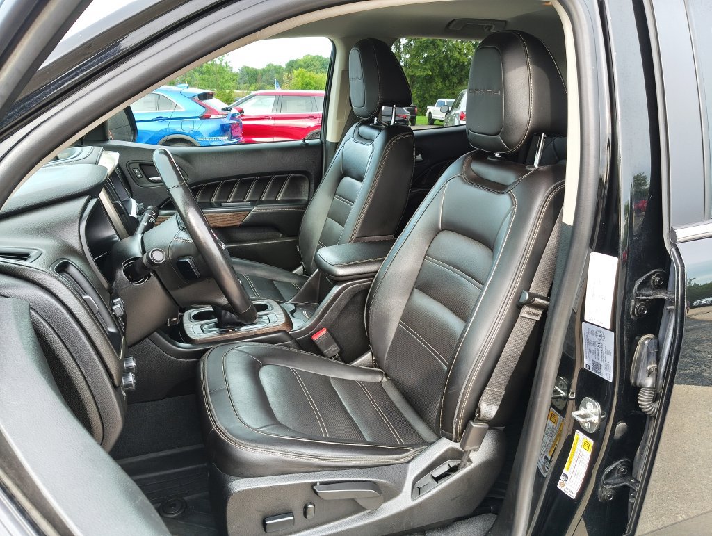 Used 2022 GMC Canyon Denali w/ Denali Black Edition Package AWD/4WD image 2